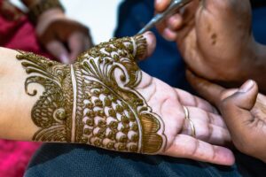 Read more about the article Bridal Mehndi Artist Near Me: A Guide to Finding the Perfect One